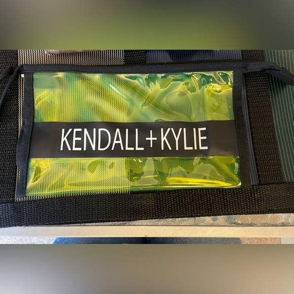 NEW🌈 Kendall &  Kylie Kardashian
Travel-Make up bag🌹 - Picture 2 of 8